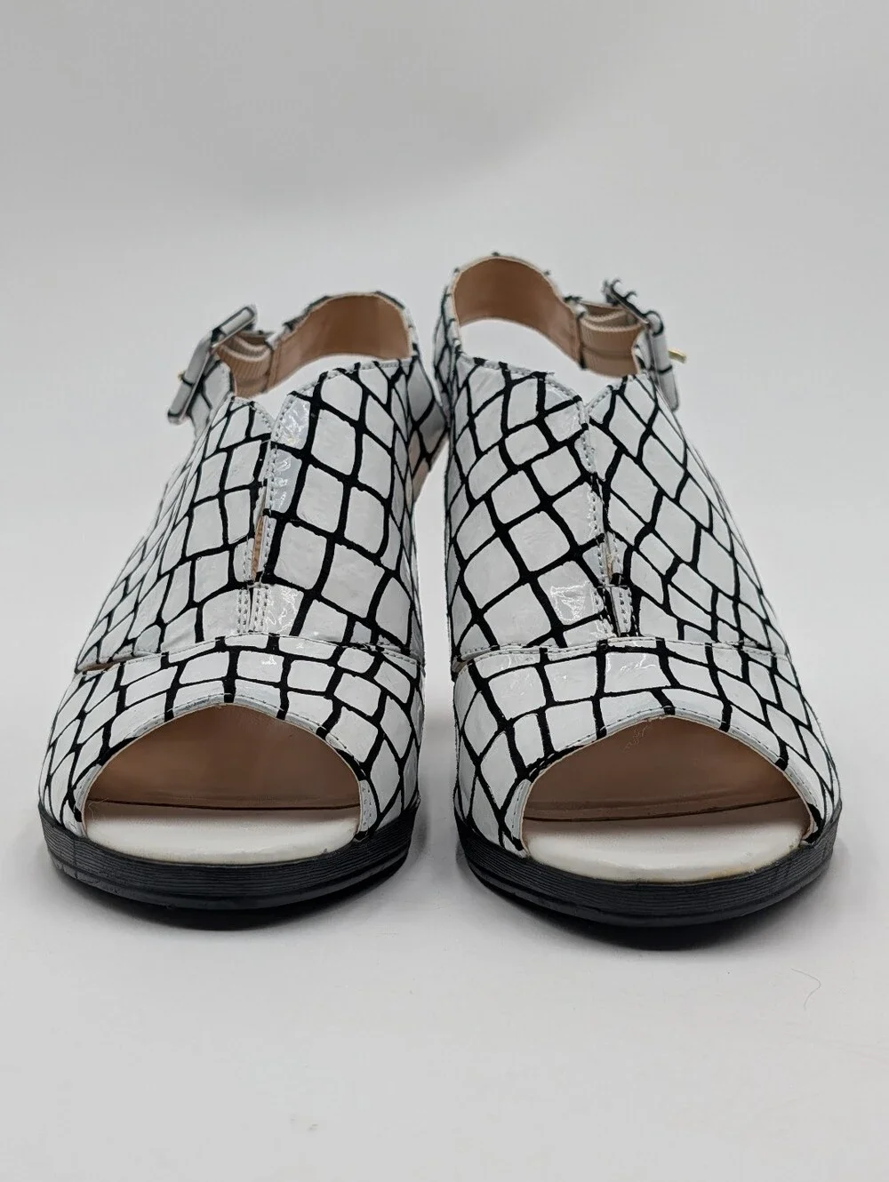 Bella Vita Size 7M Croc-Embossed Leather Slingback Sandal White & Black Peep Toe